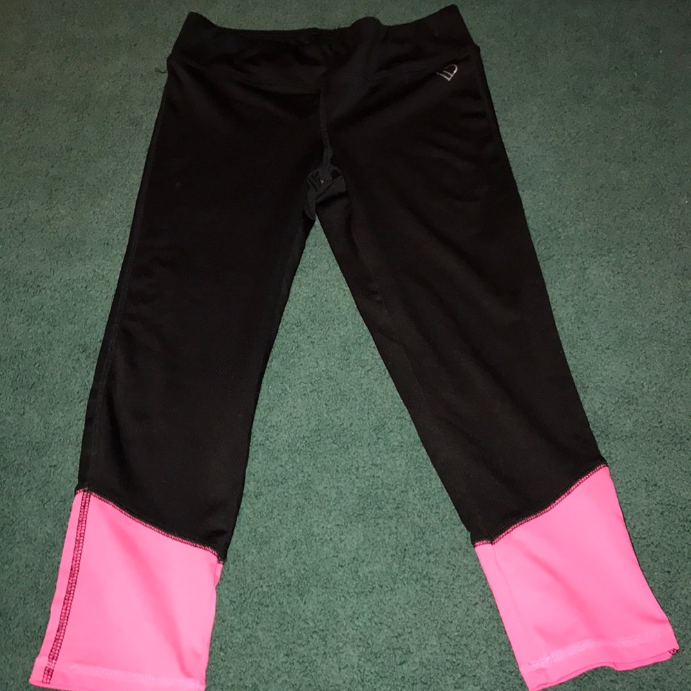 NEVER WORN- Aeropostale- workout Capri leggings
